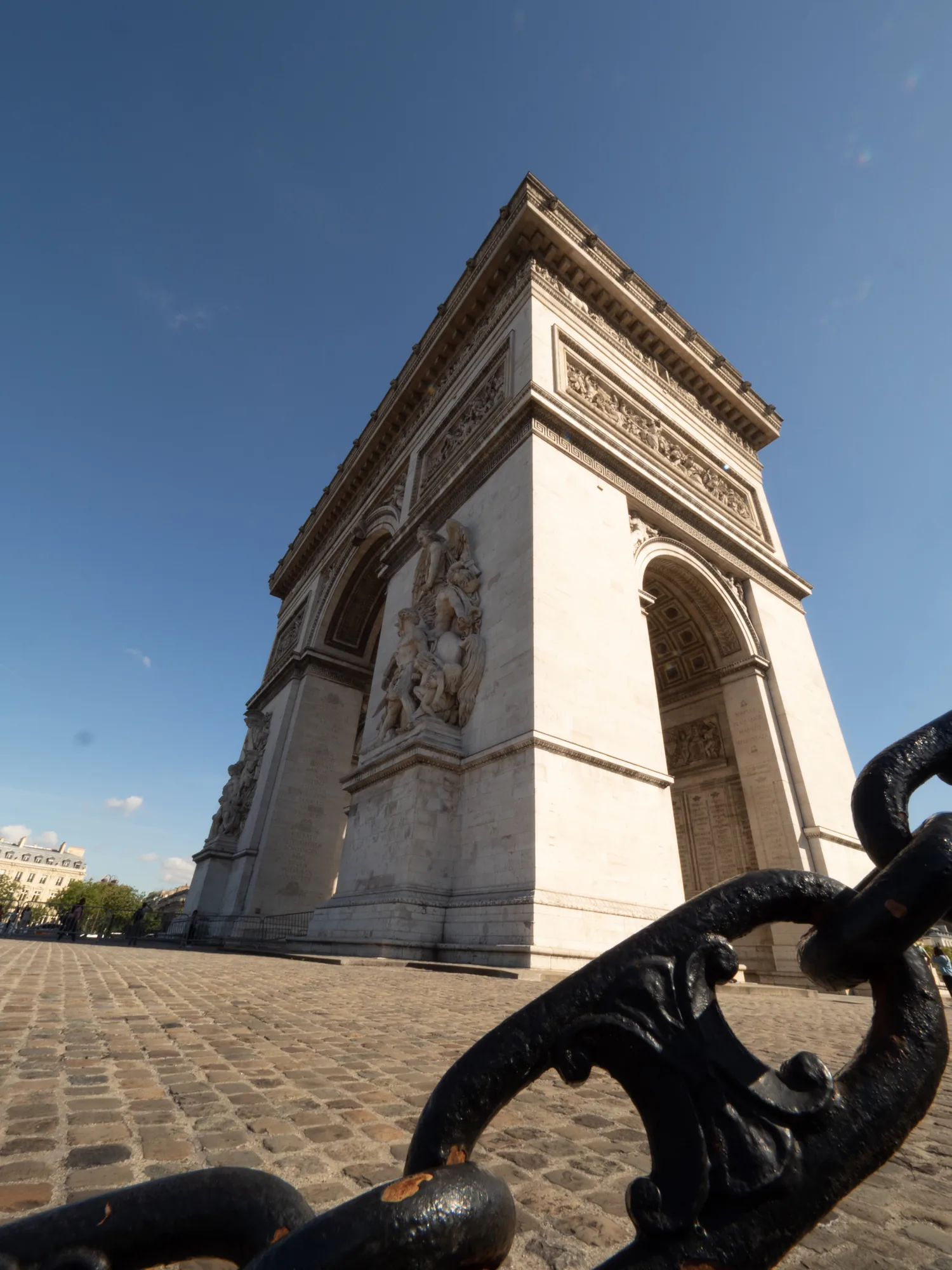 Arc de Triomphe — RAW