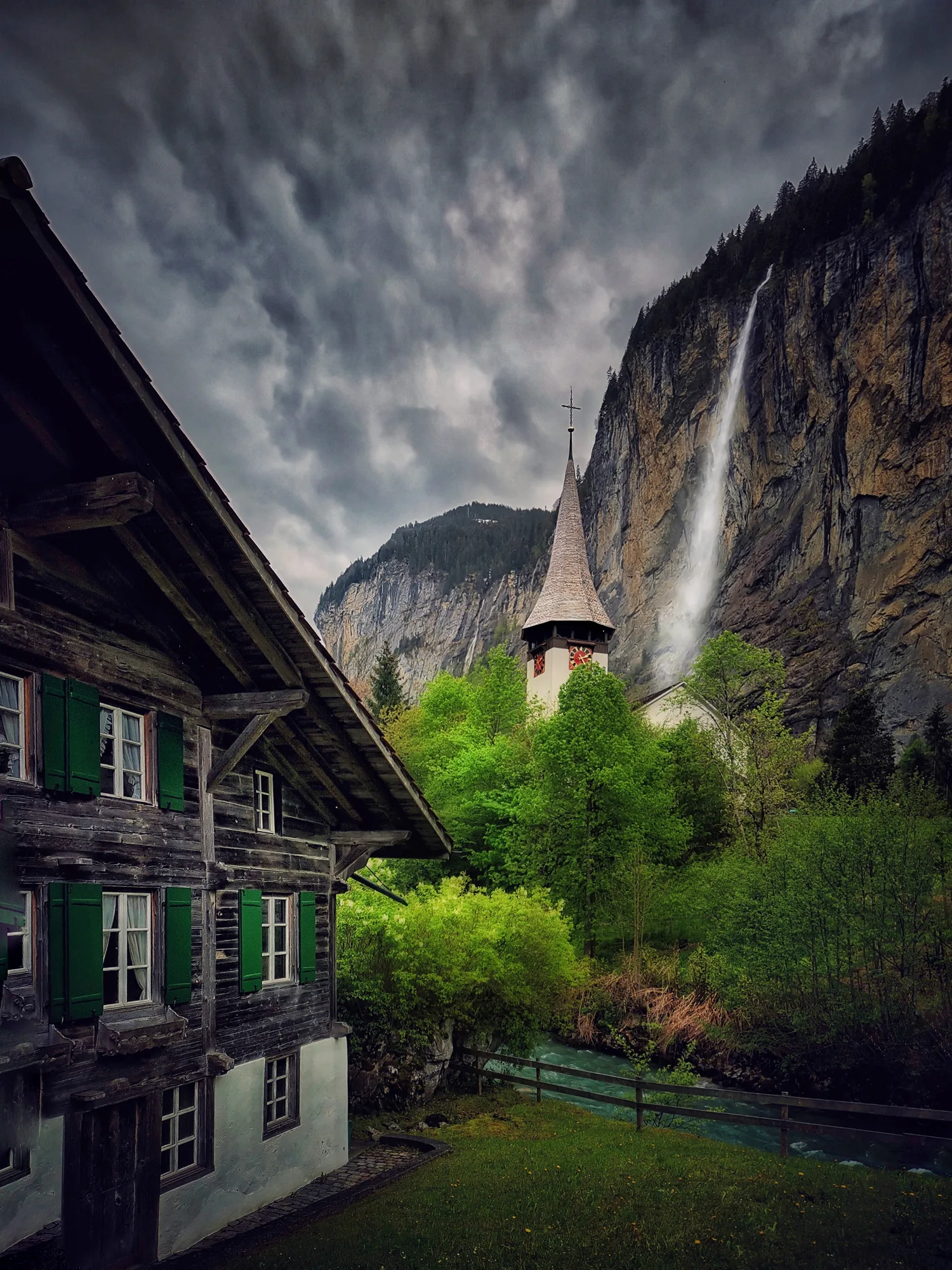 Lauterbrunnen — RAW