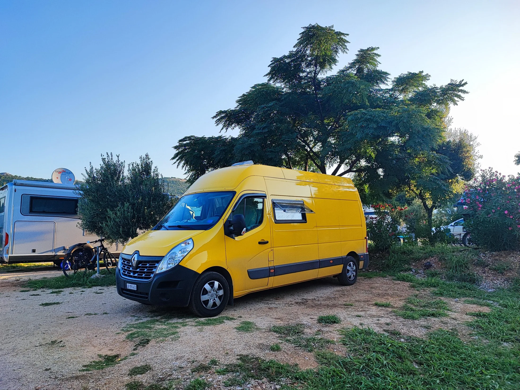 Renault Master photograph 16